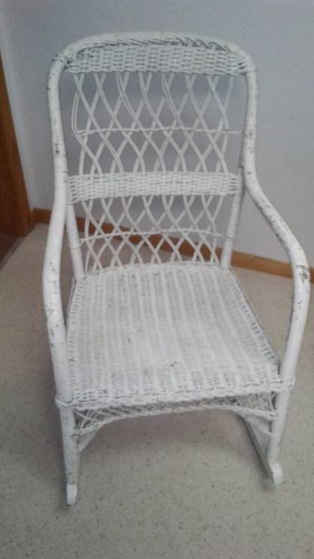 lot 54 image: Vintage Wicker Rocker