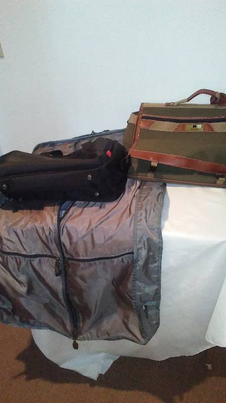lot 59 image: Atlantic Travel Bags, like new, Garment and carry on