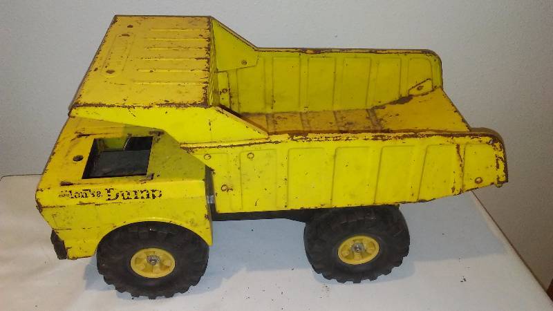 lot 66 image: Vintage Tonka Dump Truck