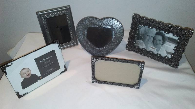 lot 70 image: Assorted Elegant Metal Photo Frames (5)