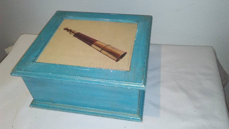 lot 82 image: Wood Telescope Box, Great Storage 10  x 11  x 5 