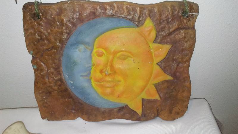 lot 84 image: Ceramic Clay Yard Plaque (12 in. x 9 in.) and partridge accent