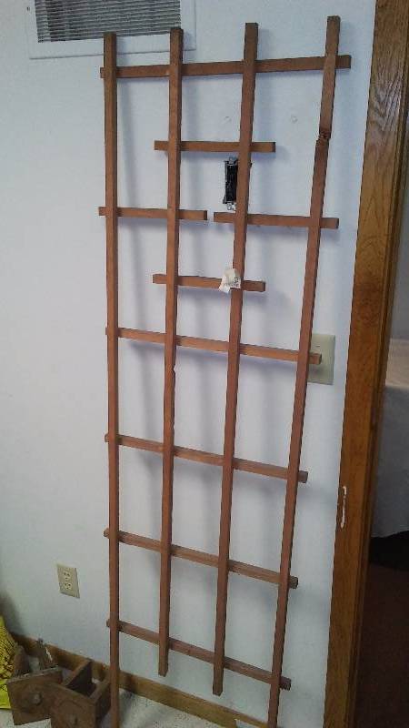 lot 85 image: Wood Garden Trellis