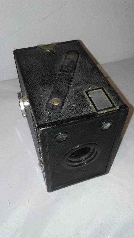 lot 90 image: 1930s Agfa Ansco D-6 Cadet Box Camera