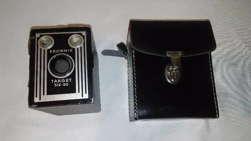 lot 91 image: Eastman Kodak Brownie Target Six-20 Camera.