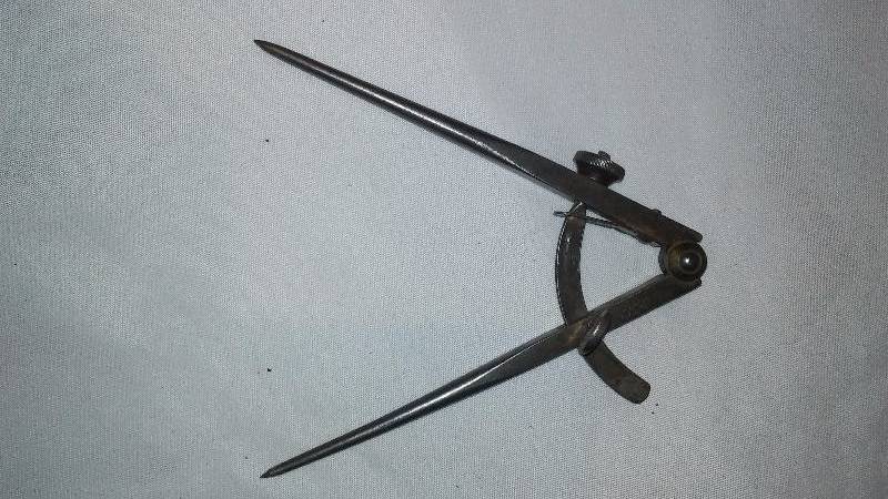 lot 94 image: R.T. Co. Machinist Compass
