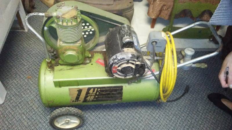 lot 153 image: Doerr Air Compressor, Model LR-22132