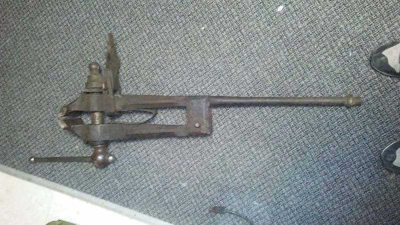 lot 155 image: 85 lb. Vice, mount or portable