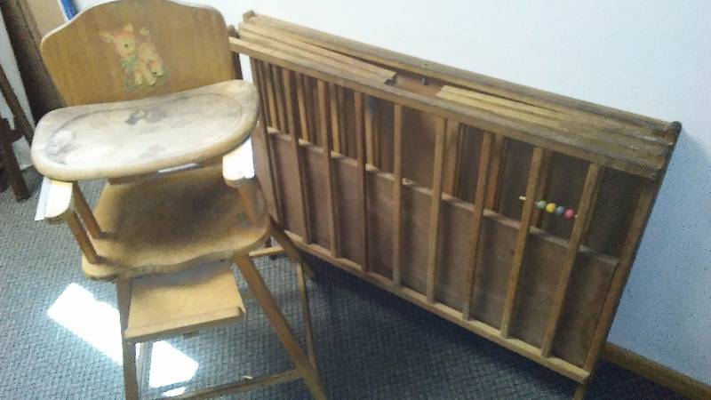 lot 157 image: Vintage Play Yard and Highchair, Great for upscaling, outdoor pet area