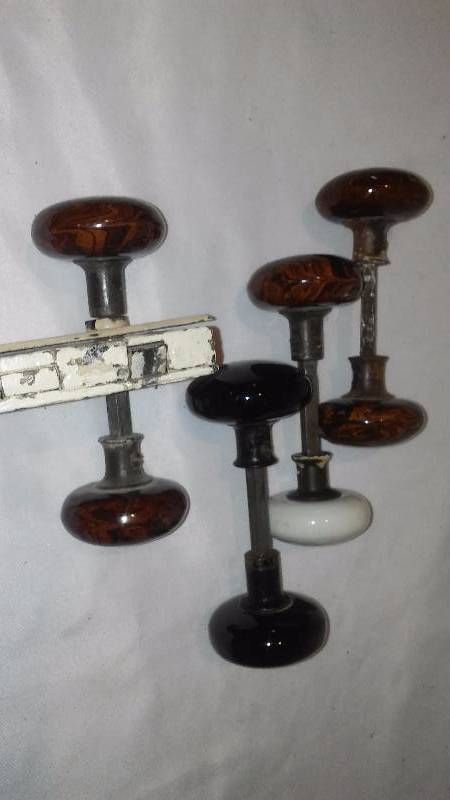 lot 100 image: Stunning Vintage Door Knobs (5 sets)