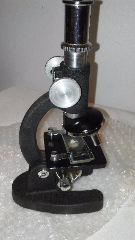 lot 109 image: 5X Microscope in wooden storage box with latch and handle