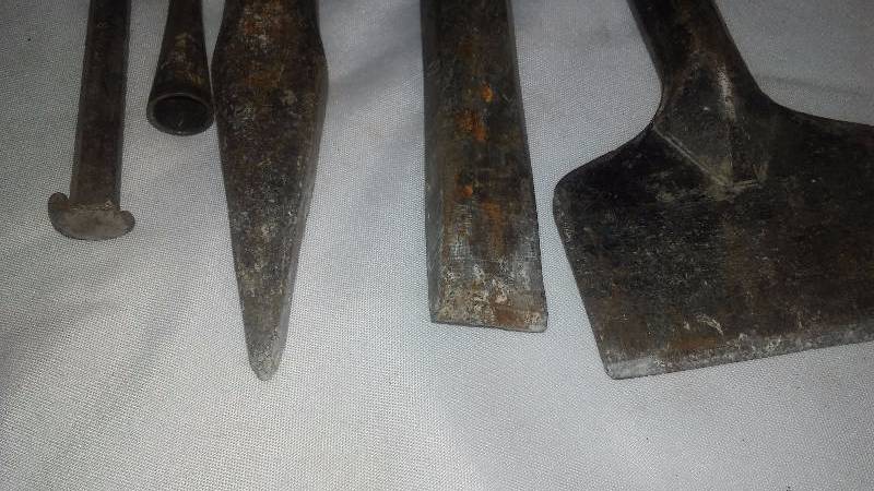 lot 181 image: Vintage Iron Stone Chisels Tools (10)