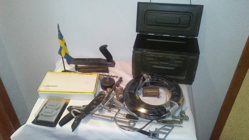 lot 185 image: Misc. Vintage and more Ammo box, air hose, Privacy Lock (new in box)