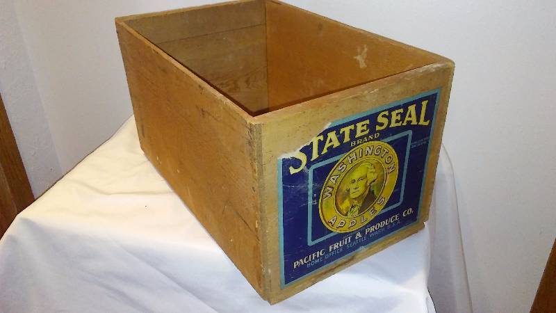 lot 126 image: Washington Apples State Seal Brand Wood Crate