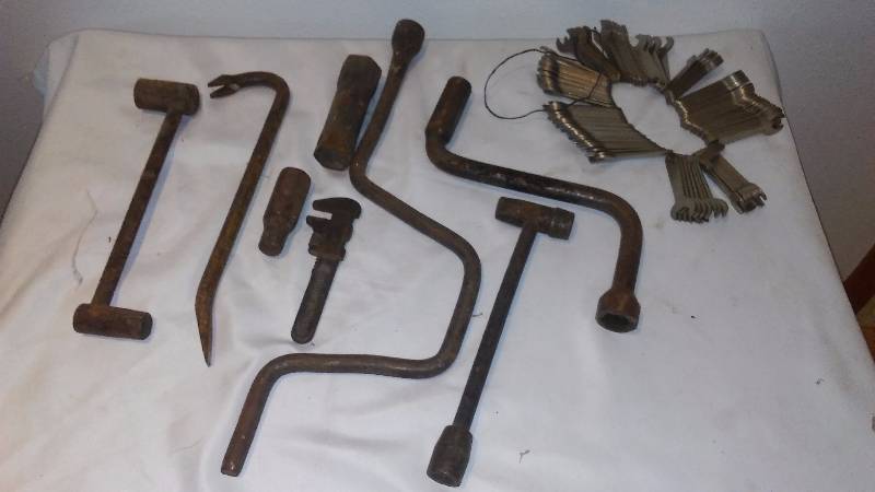 lot 172 image: Assortment of Vintage Wrenches