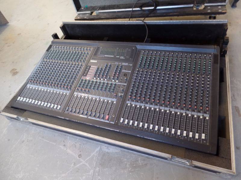 AUDIO HIGH PERFORMANCE MIXING CONSOLE