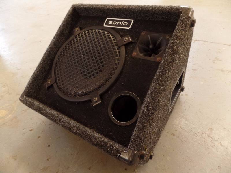 FLOOR MONITOR WEDGE