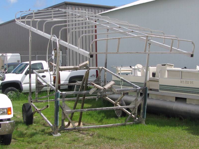 Hewitt 15001800# Boat Lift wCanopy & Cover