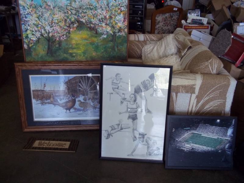 lot 113 image: Lot of Wall Dcor