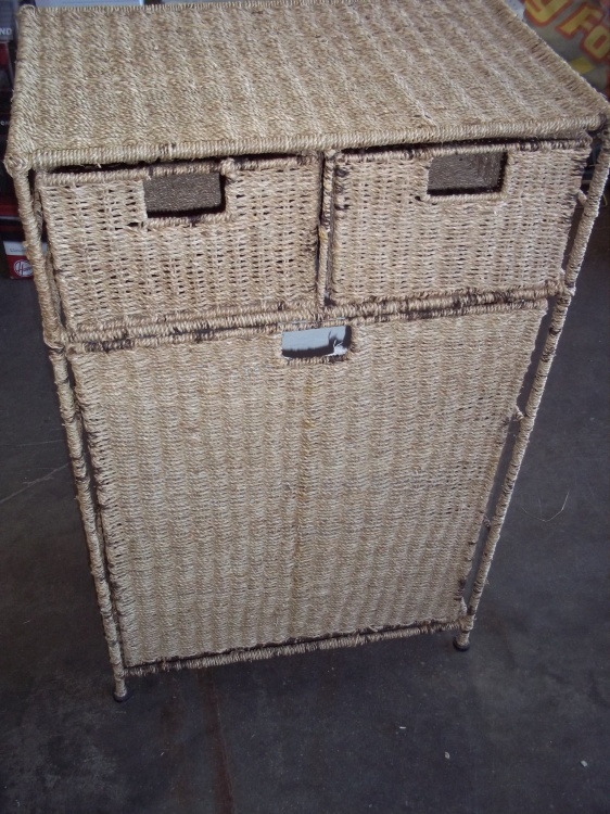 lot 138 image: Wicker Hamper with 2 drawers