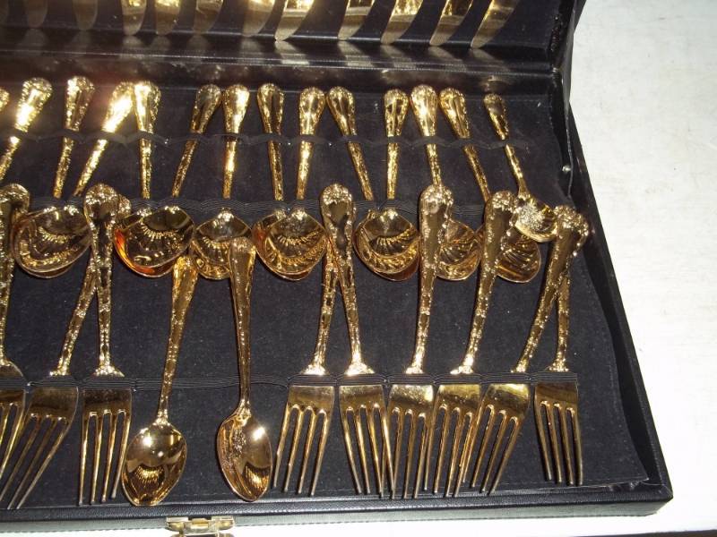lot 15 image: Silverware Set with case