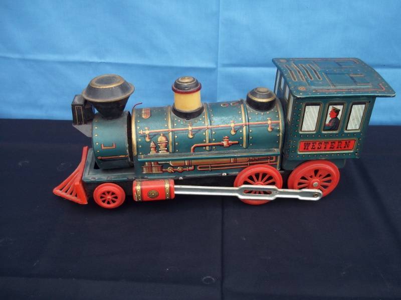 lot 3 image: Model Toys Western Tin Train