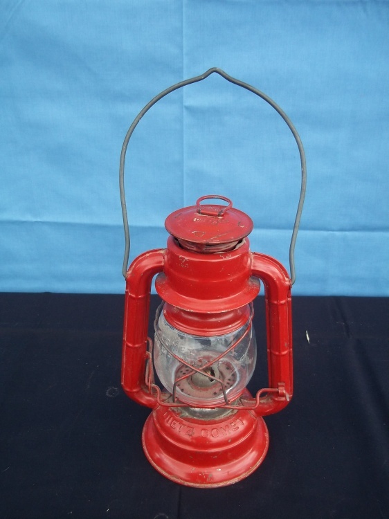 lot 16 image: Dietz Comet Lantern  9