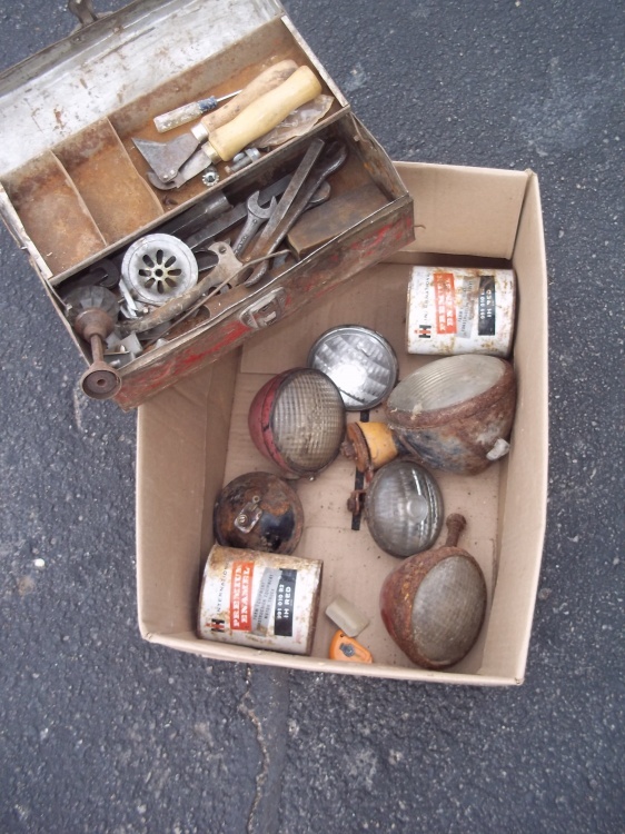 lot 18 image: Vintage Tools, head lamps and farm supplies