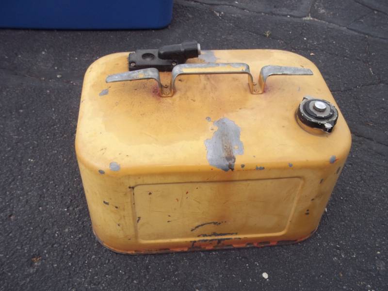 lot 41 image: Vintage Boat Gas Tank 6 gal