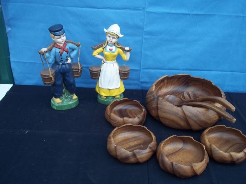lot 50 image: Wood salad bowls, utensils, vintage figurines