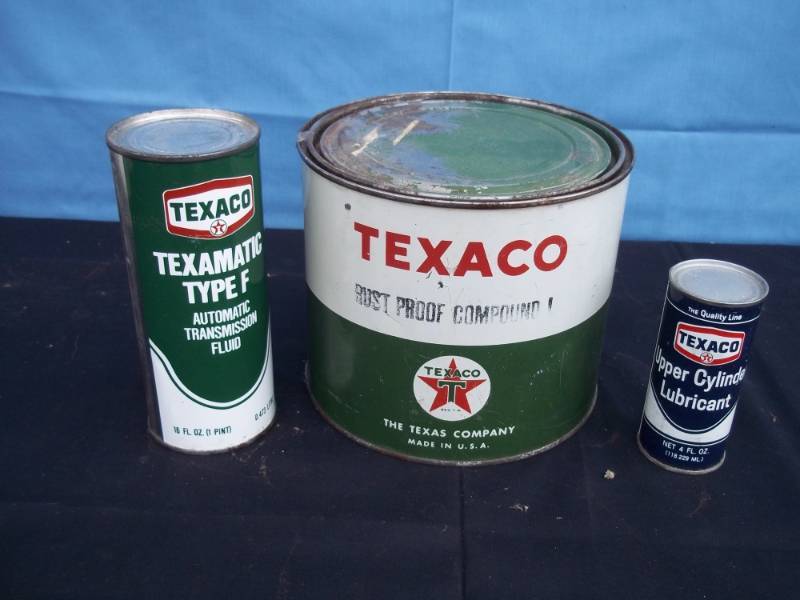 lot 53 image: Lot of Texaco Oil Cans  2 smaller can are full