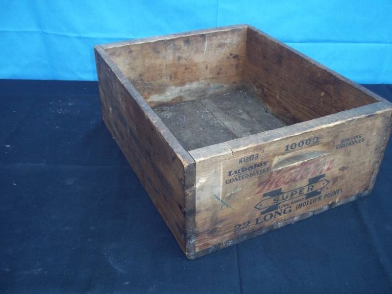 lot 57 image: Western Super X 22 long bullet wood box