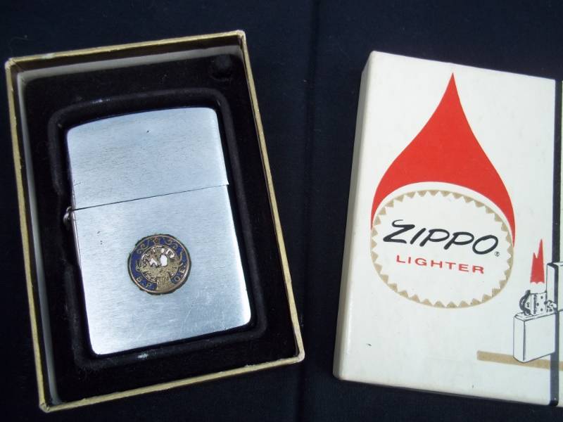 lot 59 image: Vintage 1960 Zippo lighter with box