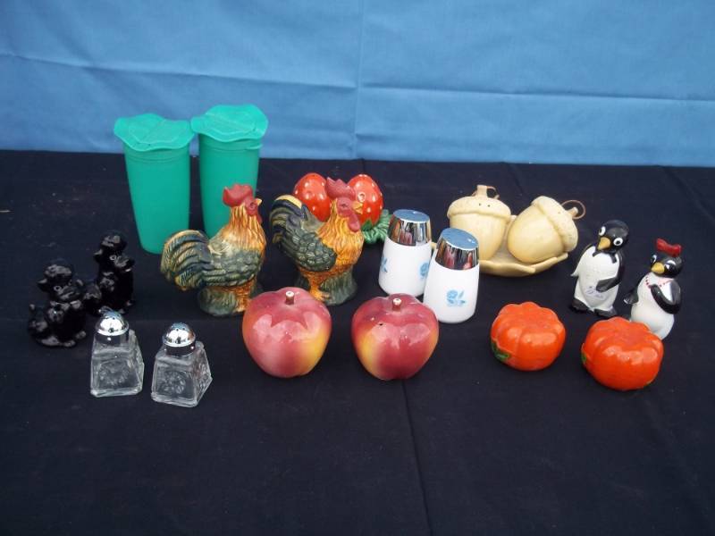 lot 63 image: Lot of Salt & Pepper shakers