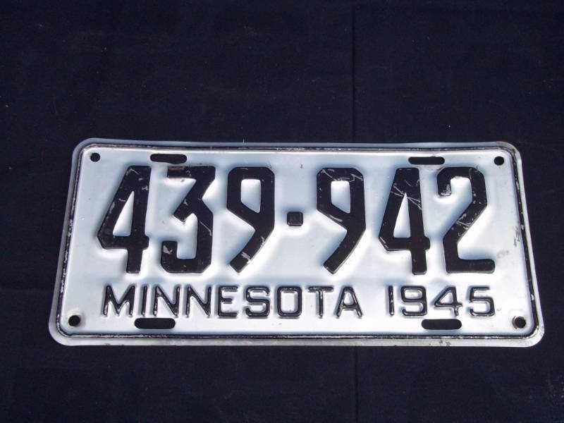 lot 77 image: 1945 Minnesota License Plate