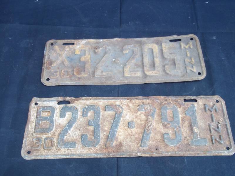 lot 80 image: Lot of 2 1930 Minnesota License Plates