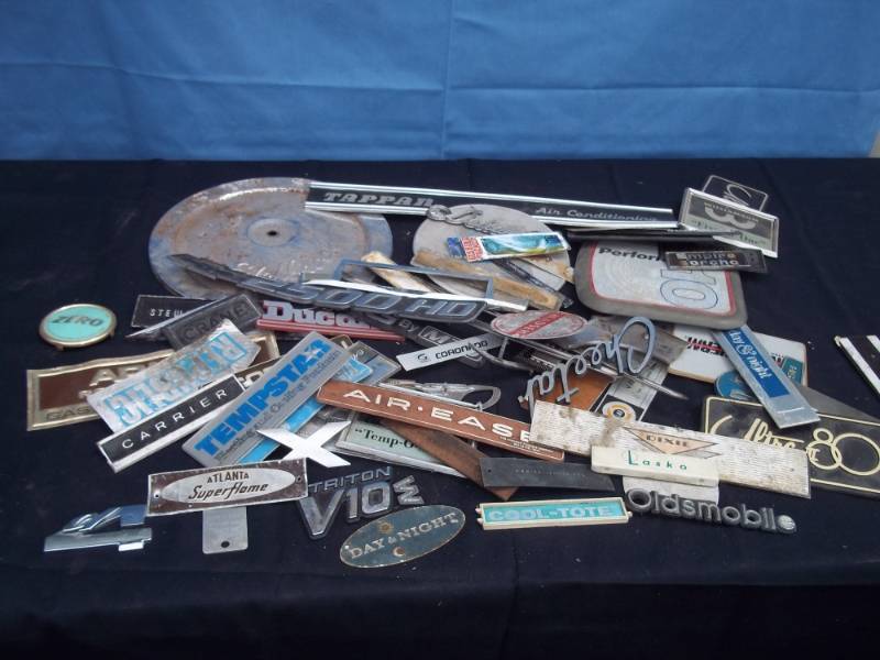 lot 100 image: Large Lot of Misc Emblems including auto and appliance
