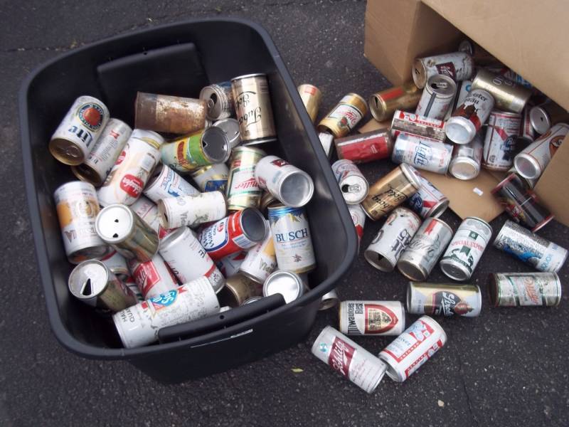 lot 102 image: Large Lot of Collectible Beer Cans