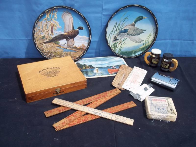 lot 142 image: Lot of Vintage Souvenir items