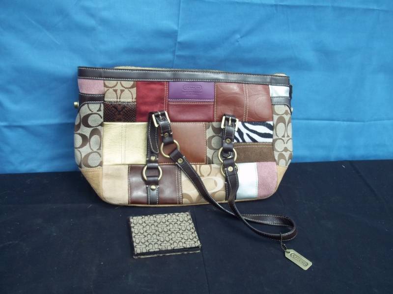 lot 152 image: Coach Purse