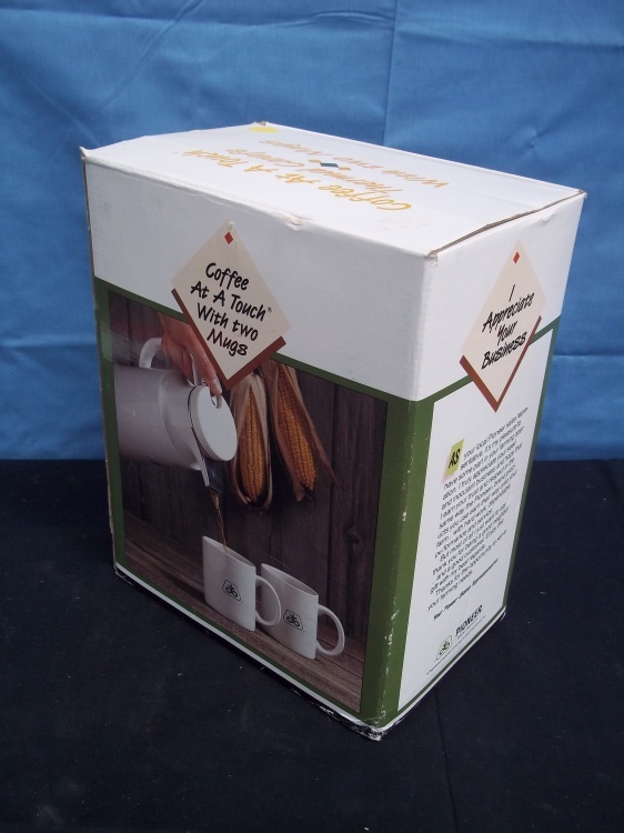 lot 153 image: Coffee Thermos with 2 mugs in box