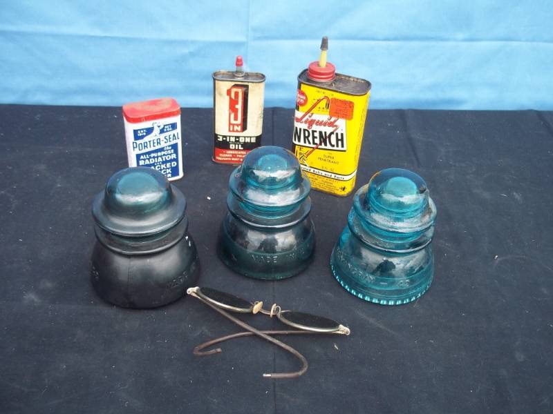 lot 165 image: 3 Hemming Ray insulators, vintage oil cans, vintage sunglasses