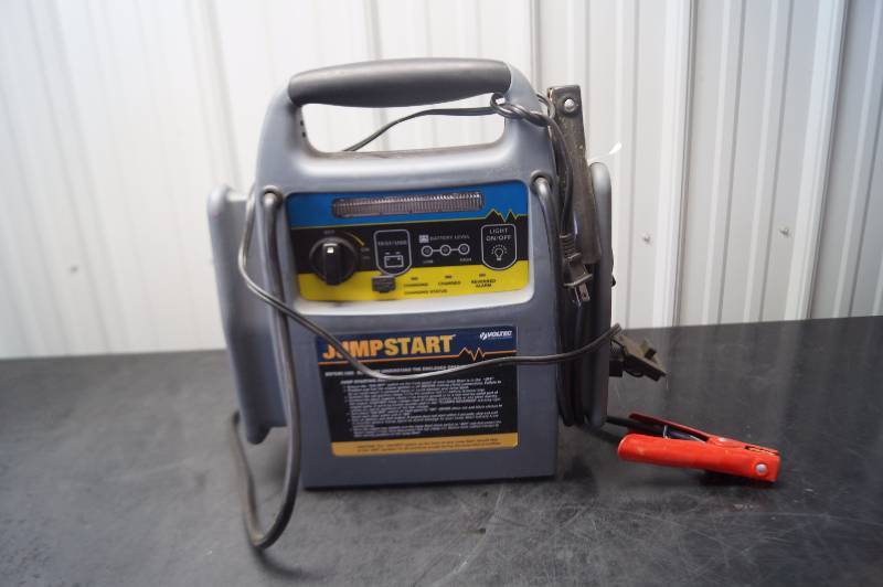 lot 43 image: Jump Starter