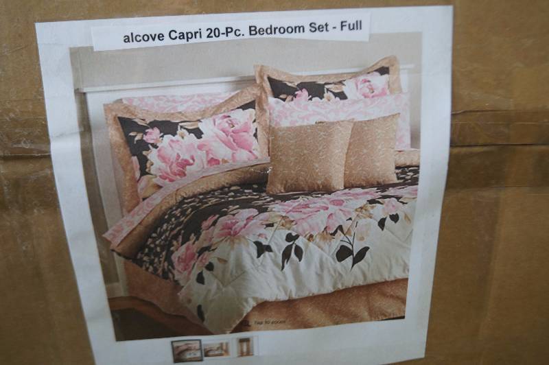 lot 53 image: Bed Linen Set