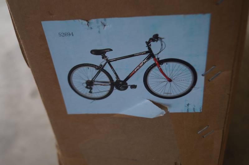 lot 59 image: Mens Bike