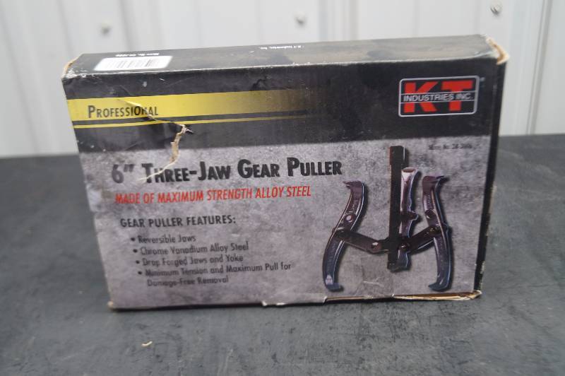 lot 83 image: Gear Puller