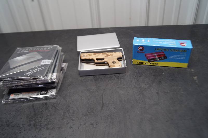 lot 92 image: Stun Gun & Knives