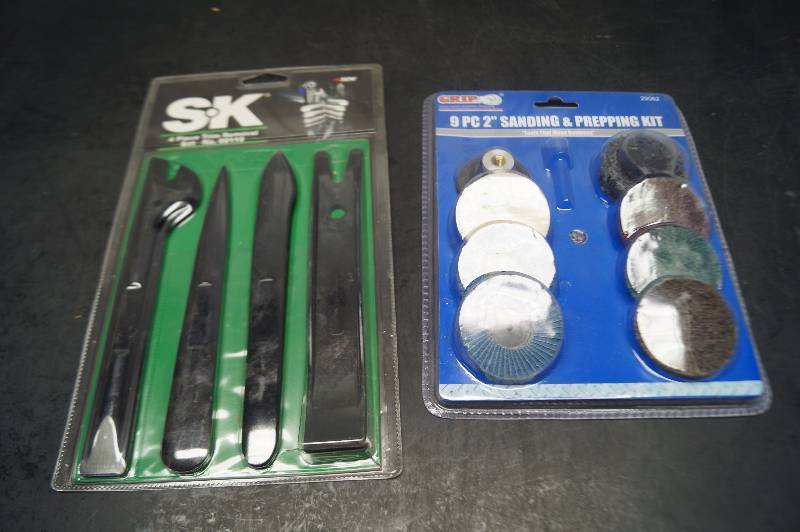 lot 98 image: Trim Removal Tools & Sanding & Prepping Kit