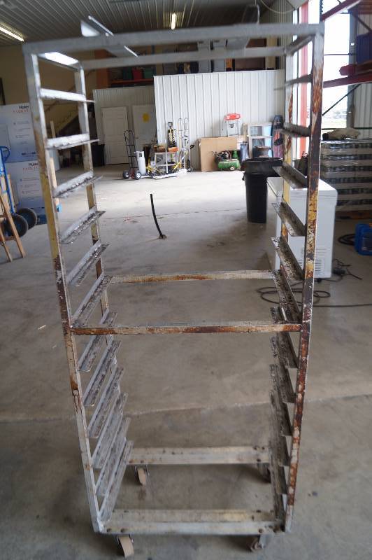 lot 117 image: Food Tray Rack
