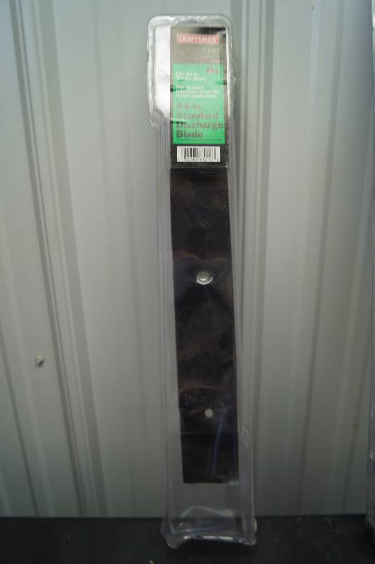 lot 122 image: Mower Blade